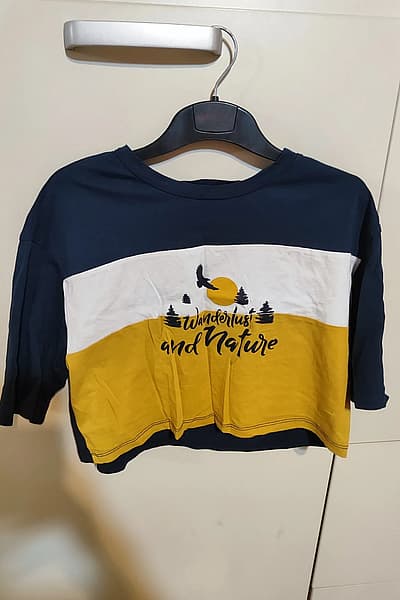 Navy blue top — pre-loved on Thrifted.mt