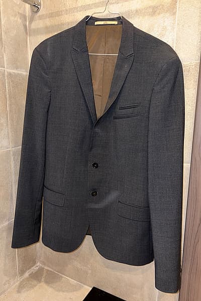 Bertoni man's suit jacket  by Bertoni — pre-loved on Thrifted.mt