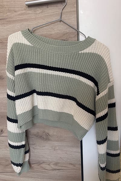 Striped Green Crop Knit Jumper — pre-loved on Thrifted.mt