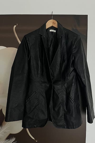 Black Faux Leather Tailored Blazer by Max Studio — pre-loved on Thrifted.mt