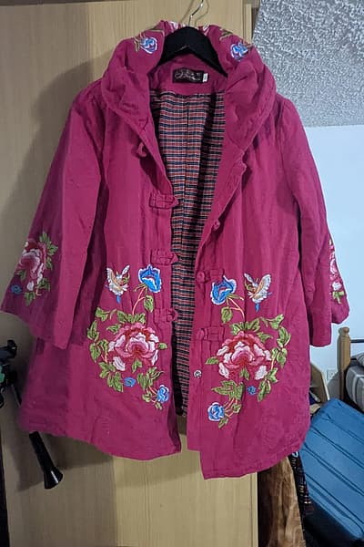 Embroidered floral pink jacket — pre-loved on Thrifted.mt