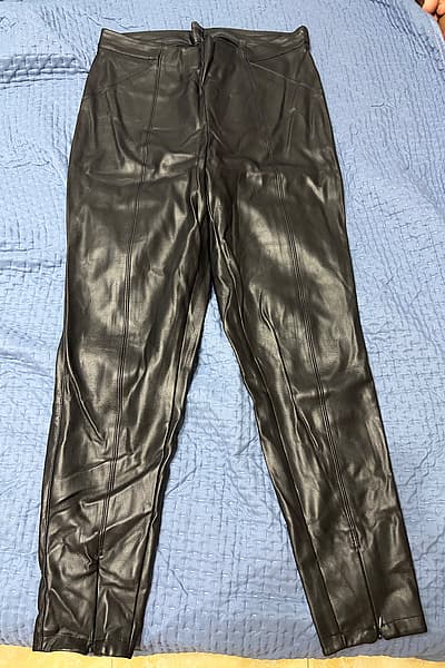 Black faux leather trousers — pre-loved on Thrifted.mt