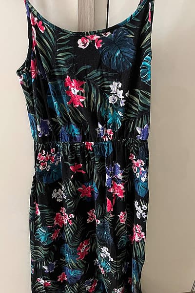 Tropical Floral Print Midi Dress — pre-loved on Thrifted.mt