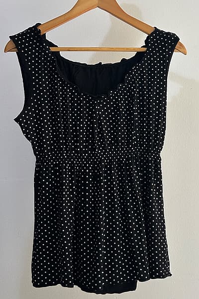 Black polka dot sleeveless top — pre-loved on Thrifted.mt