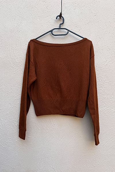 Brown Boat Neck Jumper — pre-loved on Thrifted.mt