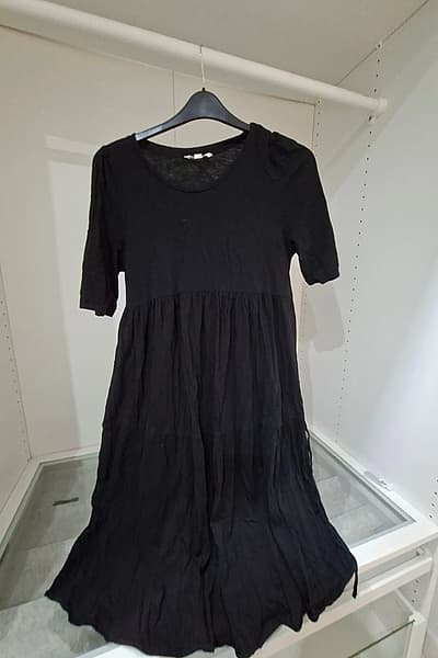 Black maternity tiered midi dress by H&M — pre-loved on Thrifted.mt