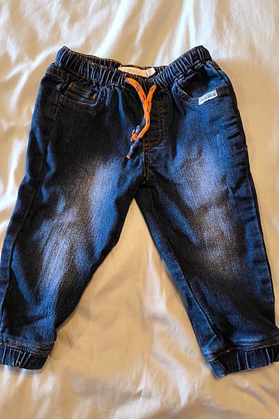 Pantaloni da jogging in denim Sfera per bambini by Sfera — pre-loved on Thrifted.mt