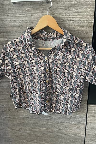 Bird Print Cropped Button Up Shirt — pre-loved on Thrifted.mt