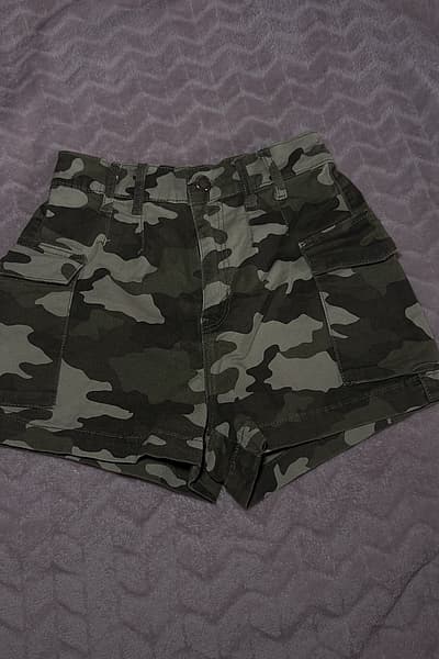 Tally Weijl Camo Cargo Denim Shorts by Tally Weijl — pre-loved on Thrifted.mt