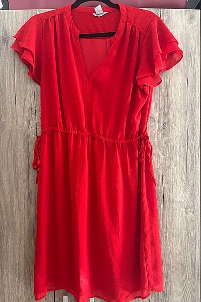 Red Mini Dress Cap Sleeves — pre-loved on Thrifted.mt