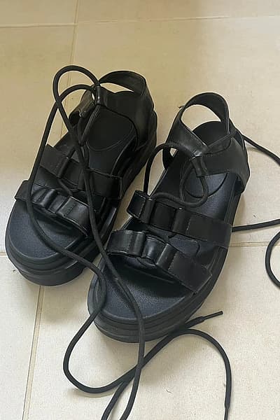 Black Platform Lace Sandals — pre-loved on Thrifted.mt