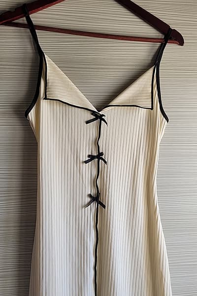 Cream Ribbed Bow Detail Dress — pre-loved on Thrifted.mt