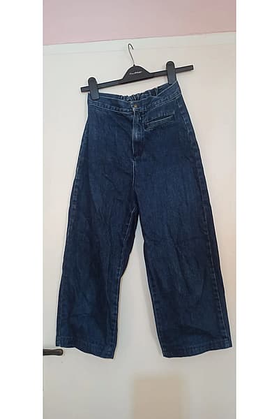 ASOS Barrel Leg Crop Jeans in Faded Indigo (EU32/UK 4) by ASOS — pre-loved on Thrifted.mt