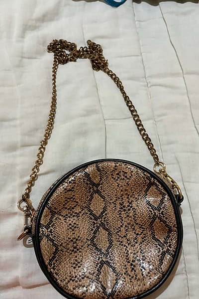 Snake print round crossbody bag — pre-loved on Thrifted.mt
