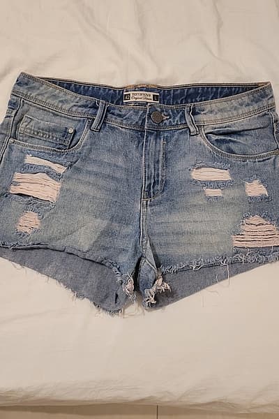 Denim Terranova shorts by Terranova — pre-loved on Thrifted.mt