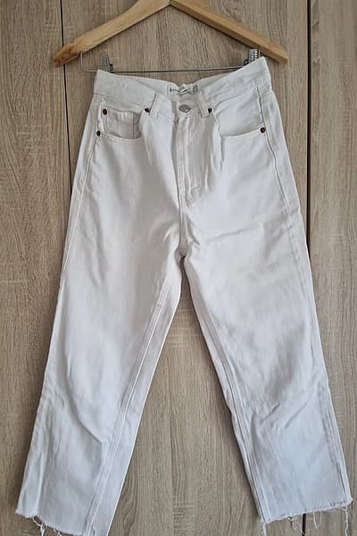 Stradivarius White Denim Jeans by Stradivarius — pre-loved on Thrifted.mt
