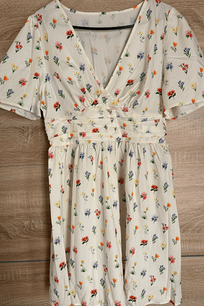 Floral Print V-Neck Mini Dress by SHEIN — pre-loved on Thrifted.mt