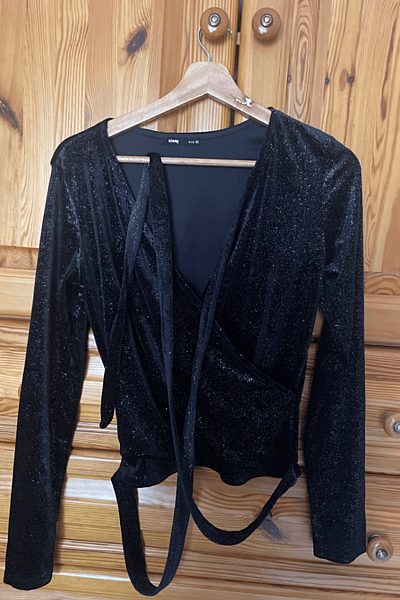 Black Sparkly Wrap Front Top by Sinsay — pre-loved on Thrifted.mt