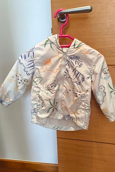Sfera baby hooded light jacket by Sfera — pre-loved on Thrifted.mt