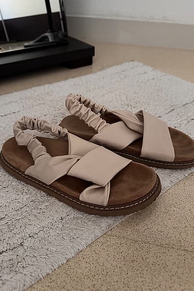 Beige elasticated strappy flat sandals — pre-loved on Thrifted.mt