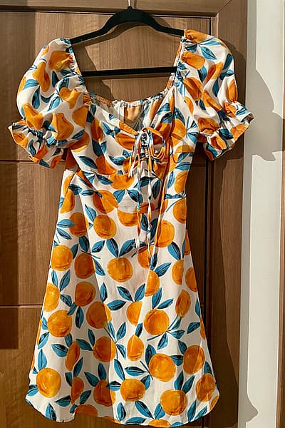 Orange print puff sleeve dress by SHEIN — pre-loved on Thrifted.mt
