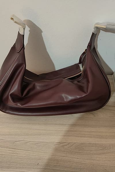 Burgundy Shoulder Bag Handbag — pre-loved on Thrifted.mt