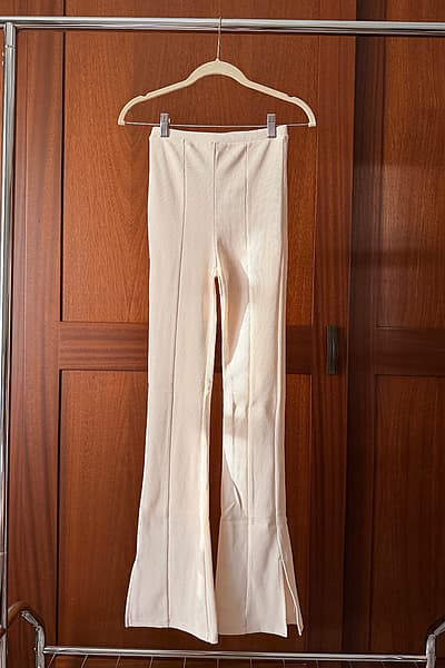 Bershka Cream Flare Leggings — pre-loved on Thrifted.mt