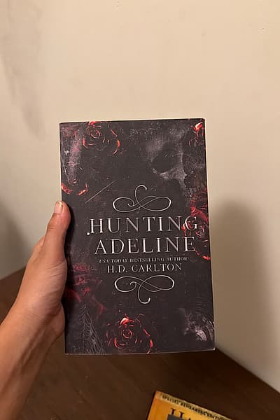 Libro de caza de Adeline — pre-loved on Thrifted.mt