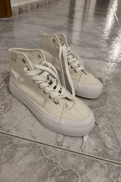 White Dr. Franklin by Dr. Franklin — pre-loved on Thrifted.mt