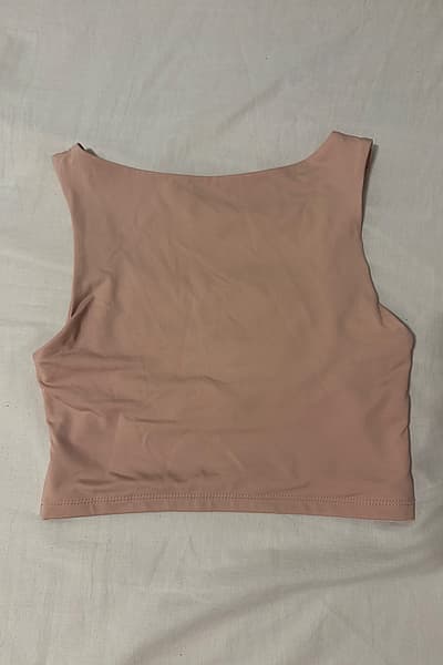 Bershka pink scoop-neck crop top by Bershka — pre-loved on Thrifted.mt