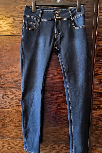 Fionina triple button skinny jeans by Fionina — pre-loved on Thrifted.mt