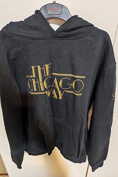 Black hoodie — pre-loved on Thrifted.mt