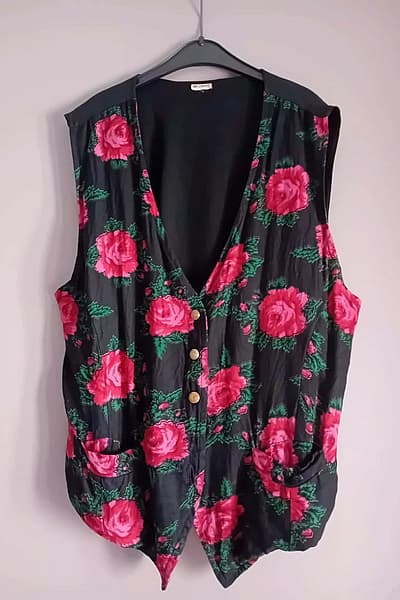 Black floral rose waistcoat — pre-loved on Thrifted.mt