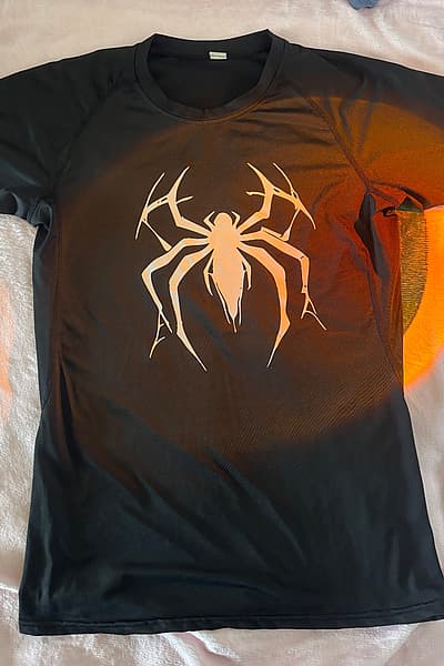 Black Spider Graphic T-Shirt — pre-loved on Thrifted.mt