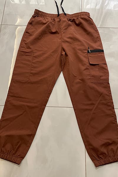 Brown utility cargo trousers by SHEIN — pre-loved on Thrifted.mt