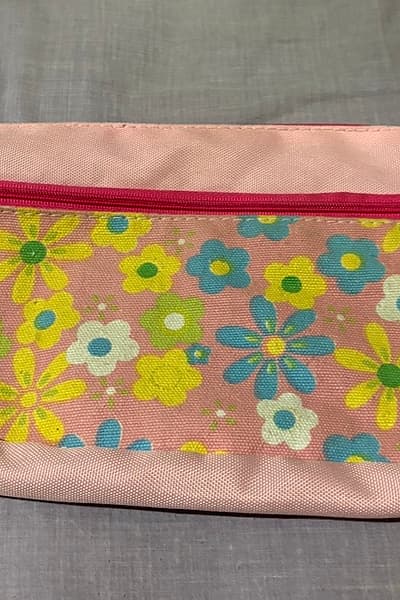 Floral pattern zip pouch — pre-loved on Thrifted.mt