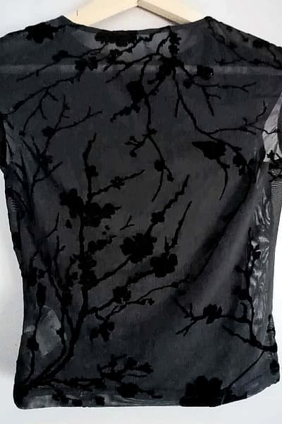 Black Velvet Floral Top by SHEIN — pre-loved on Thrifted.mt
