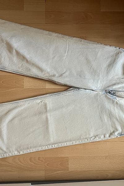 Light wash wide leg jeans by H&M — pre-loved on Thrifted.mt