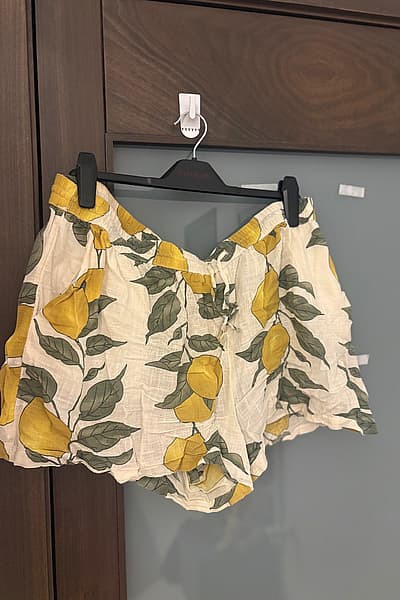 Lemon print summer shorts by Kiabi — pre-loved on Thrifted.mt