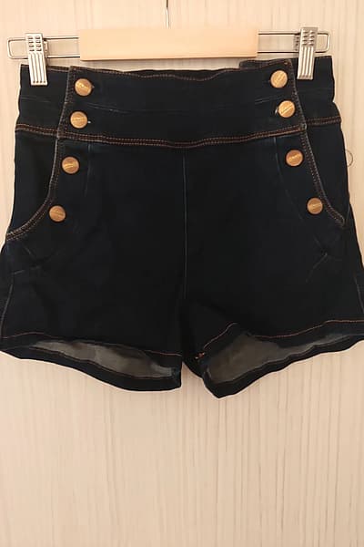 High-waisted dark denim sailor shorts by Pull & Bear — pre-loved on Thrifted.mt