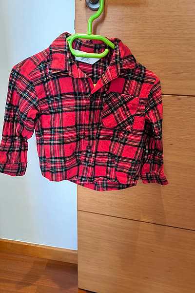 Red check flannel shirt by H&M — pre-loved on Thrifted.mt