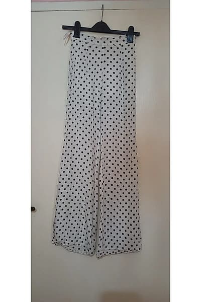Honey Punch White Polka Dot Flared Trousers (XS) by Honey Punch — pre-loved on Thrifted.mt