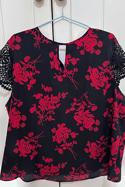 Floral Print Lace Sleeve Top by SHEIN — pre-loved on Thrifted.mt