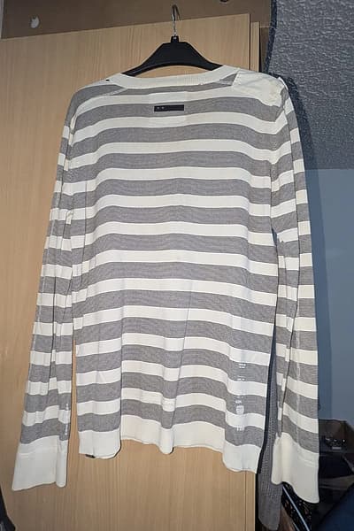 Striped long-sleeve knit jumper — pre-loved on Thrifted.mt