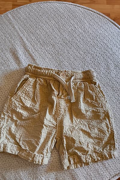 Beige textured toddler shorts by Zara — pre-loved on Thrifted.mt