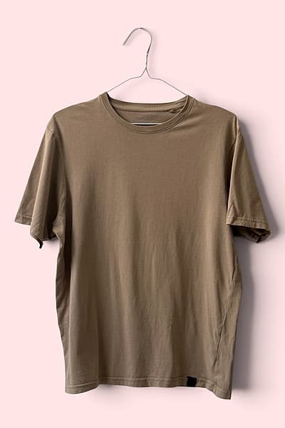 Pull&Bear Basic T-Shirt by Pull&Bear — pre-loved on Thrifted.mt