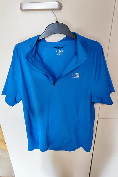 Blue shirt — pre-loved on Thrifted.mt