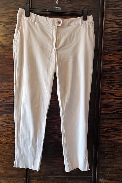 Classic White H&M Trousers by H&M — pre-loved on Thrifted.mt