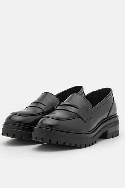 NEW leather black loafers size 39 by Zign — pre-loved on Thrifted.mt