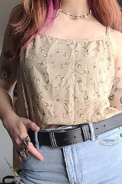 Vintage floral top — pre-loved on Thrifted.mt